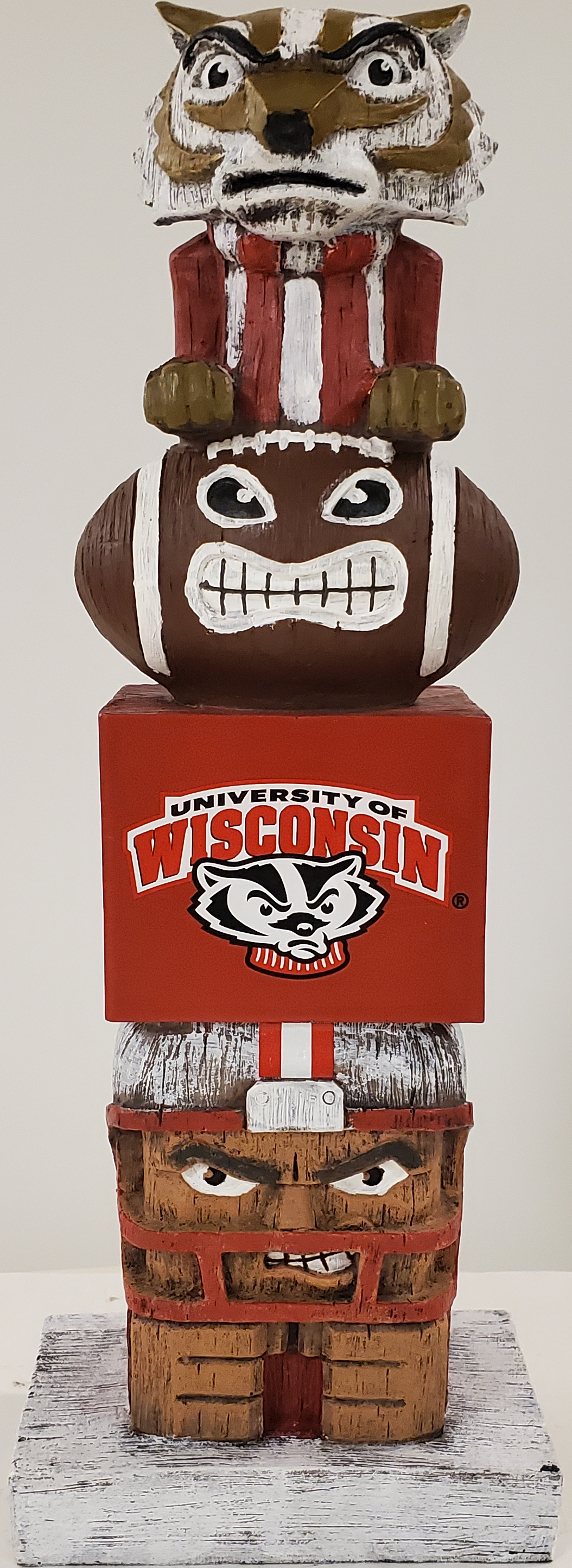 Wisconsin Badgers Totem