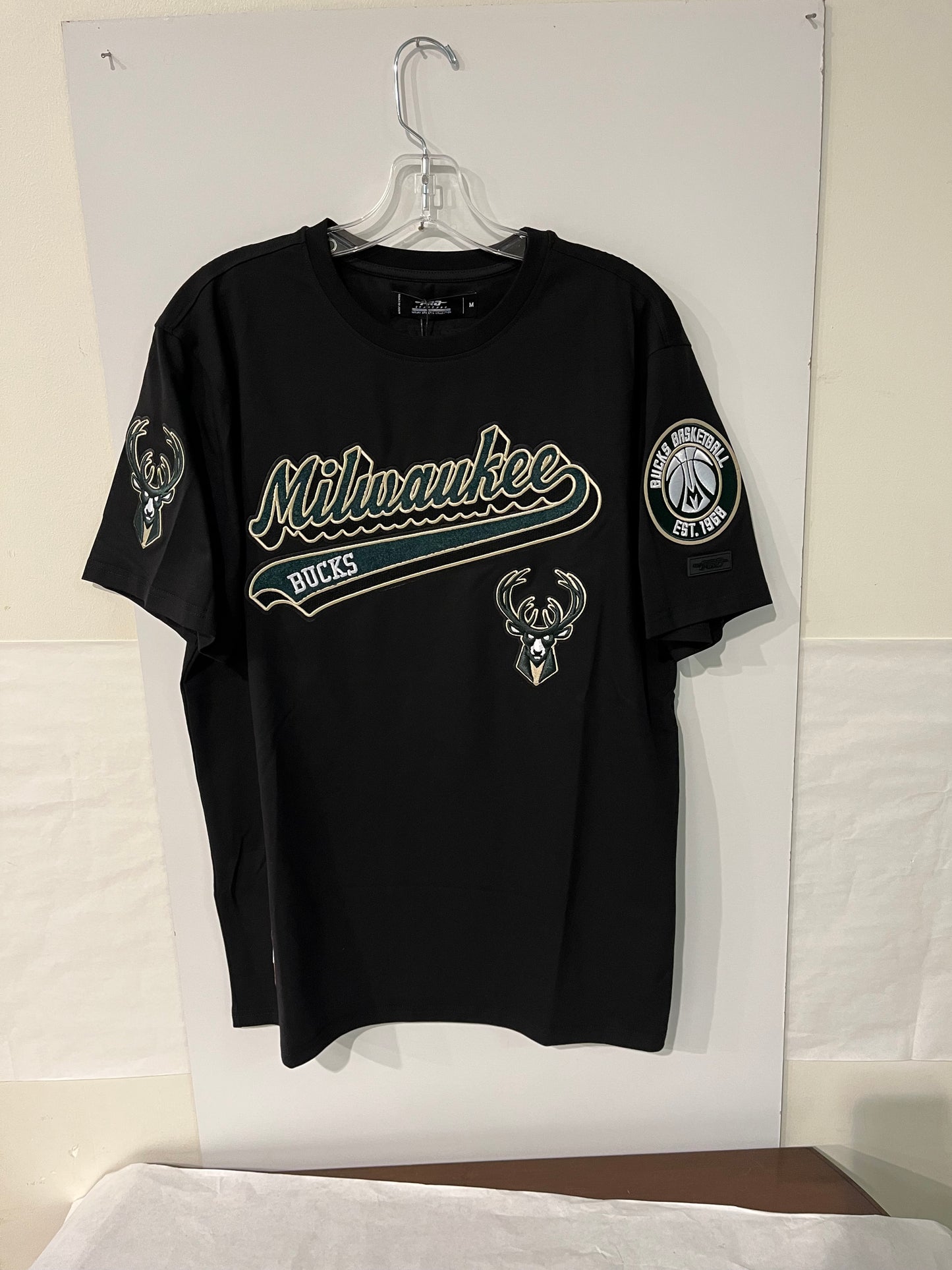 Milwaukee Bucks Black Lettering T-Shirt