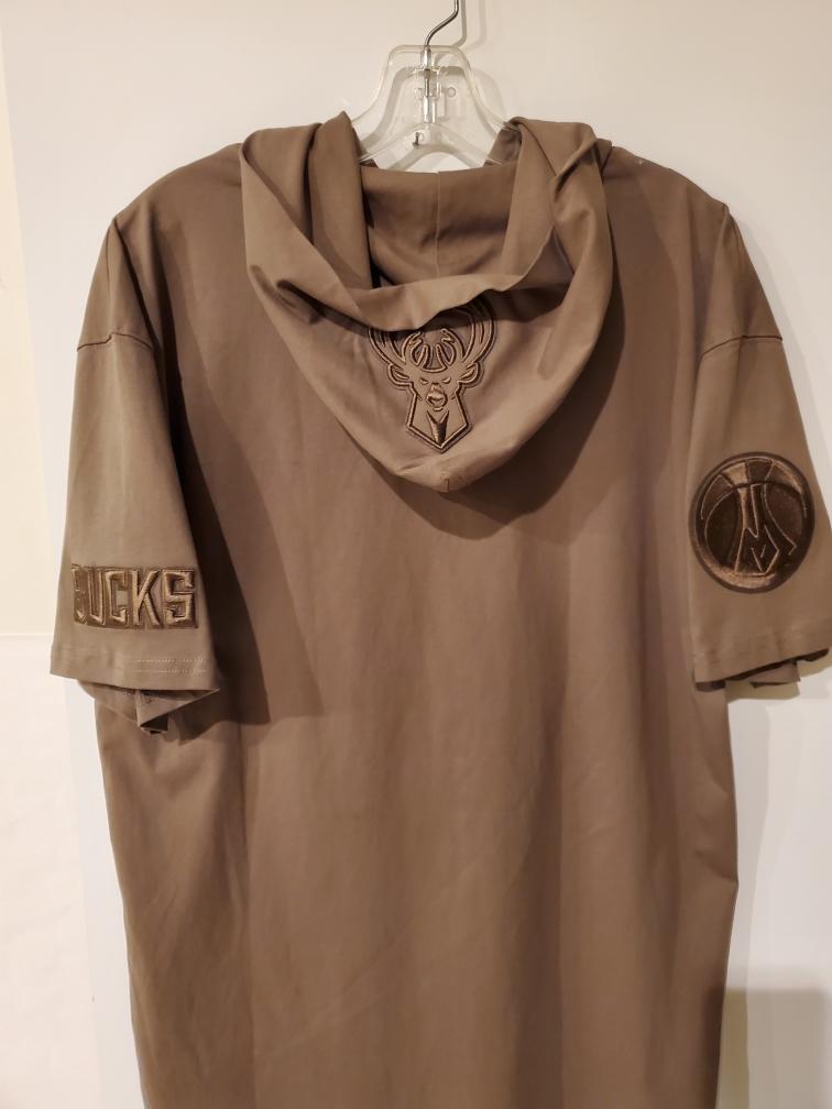 Milwaukee Bucks Short Sleeve Hoodie Brown