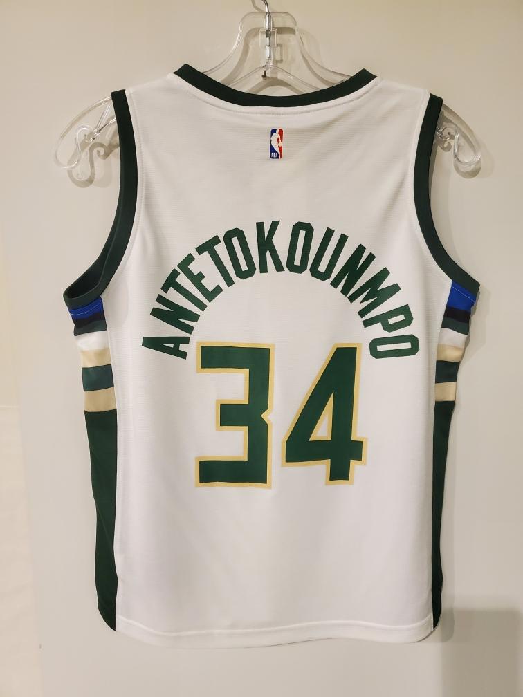 Milwaukee Bucks Youth size